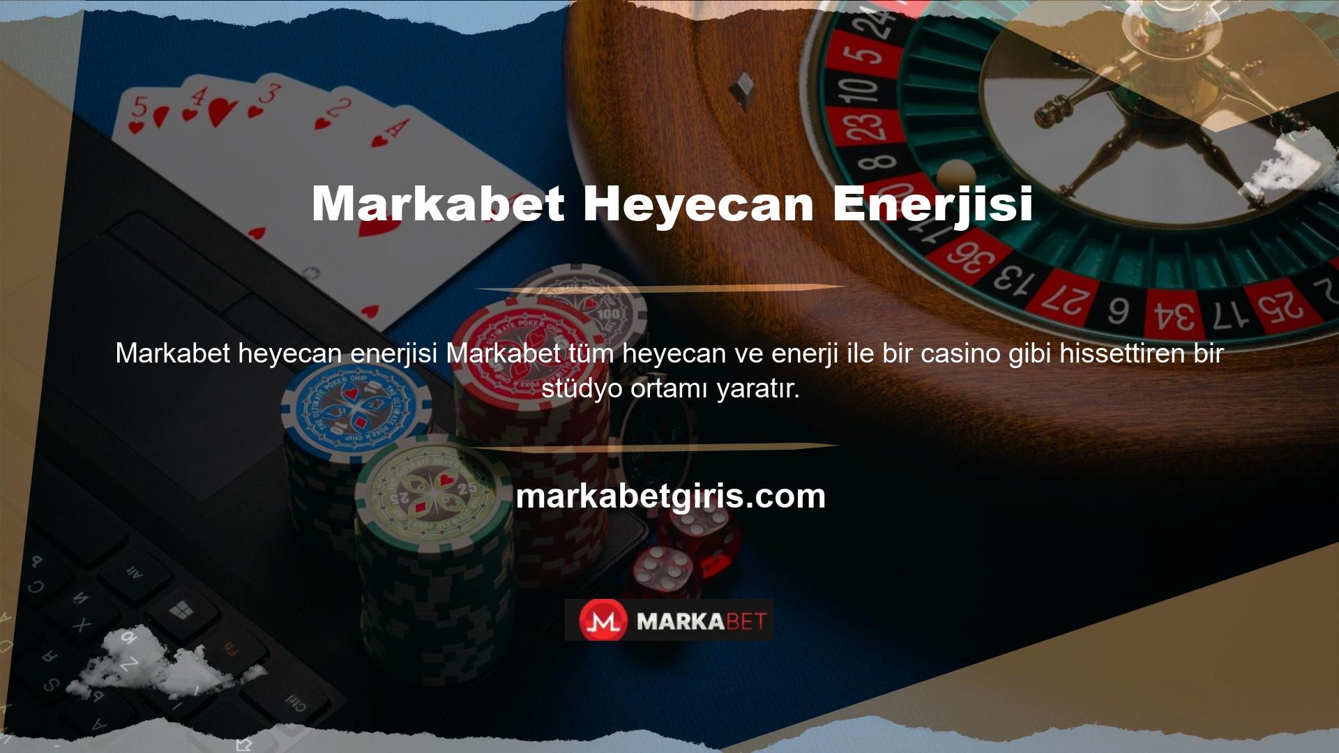 Platform, çevresini ve oyun masalarını tıpkı bir casino gibi yaratır, ancak casinonun gerçekten ne anlama geldiği sorusu bizi düşünmeye bırakır